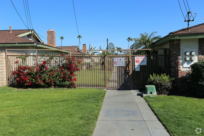 Photo - Orangewood Garden Apartments