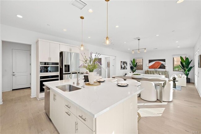 Photo - 215 Sutters Ml