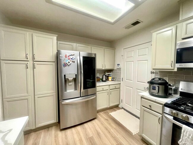 Photo - 8554 Burnet Ave