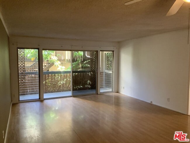 Photo - 5650 Cambridge Way Unit 4