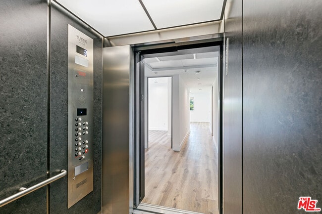 Photo - 10842 Victory Blvd Unit 301