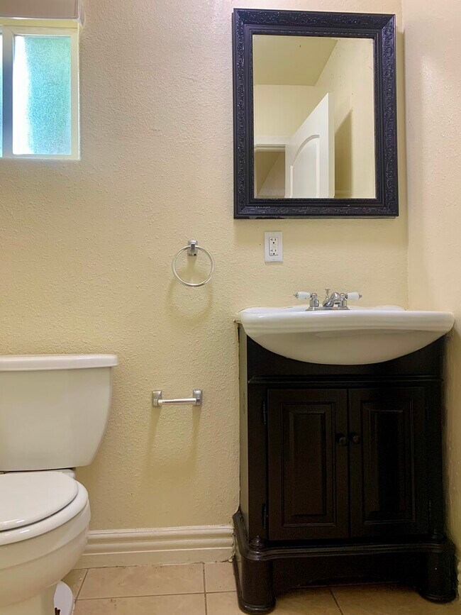 Photo - 2554 Eastlake Ave Unit 2554