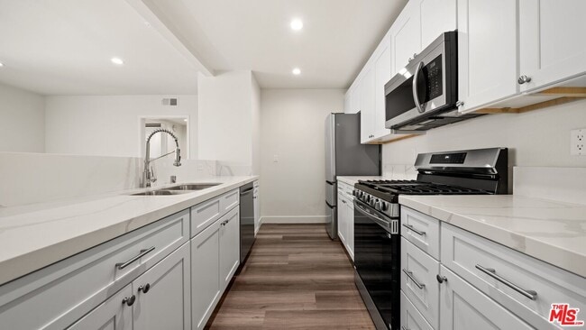 Building Photo - 7453 Haskell Ave Unit 9