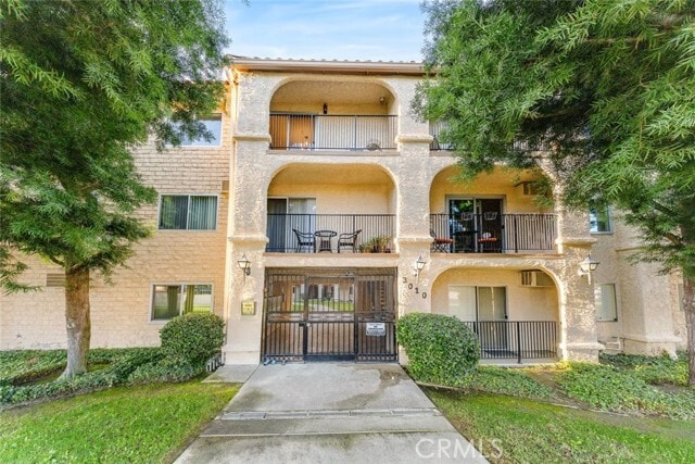 Photo - 3010 Montrose Ave Unit 26