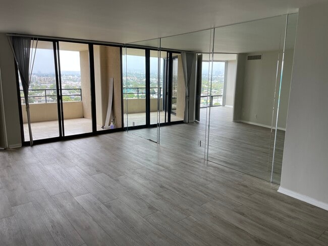 Photo - 4337 Marina City Dr Unit 843