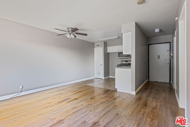 Photo - 820 S St Andrews Pl Unit 303