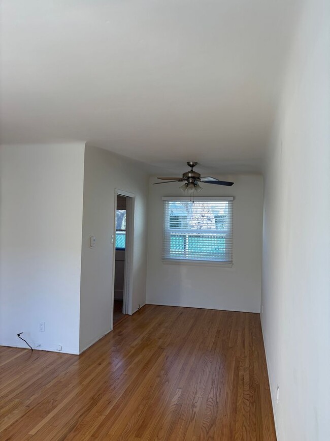 Photo - Western, 1151-1153 Unit 1153 #B