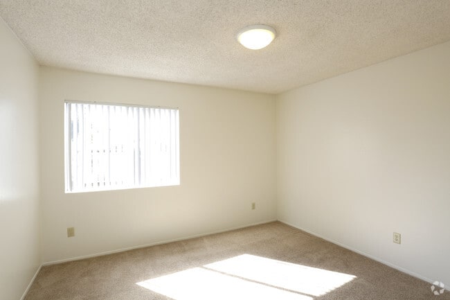 2 BR, 2 BA - 880 SF - Stone Ridge Apartments