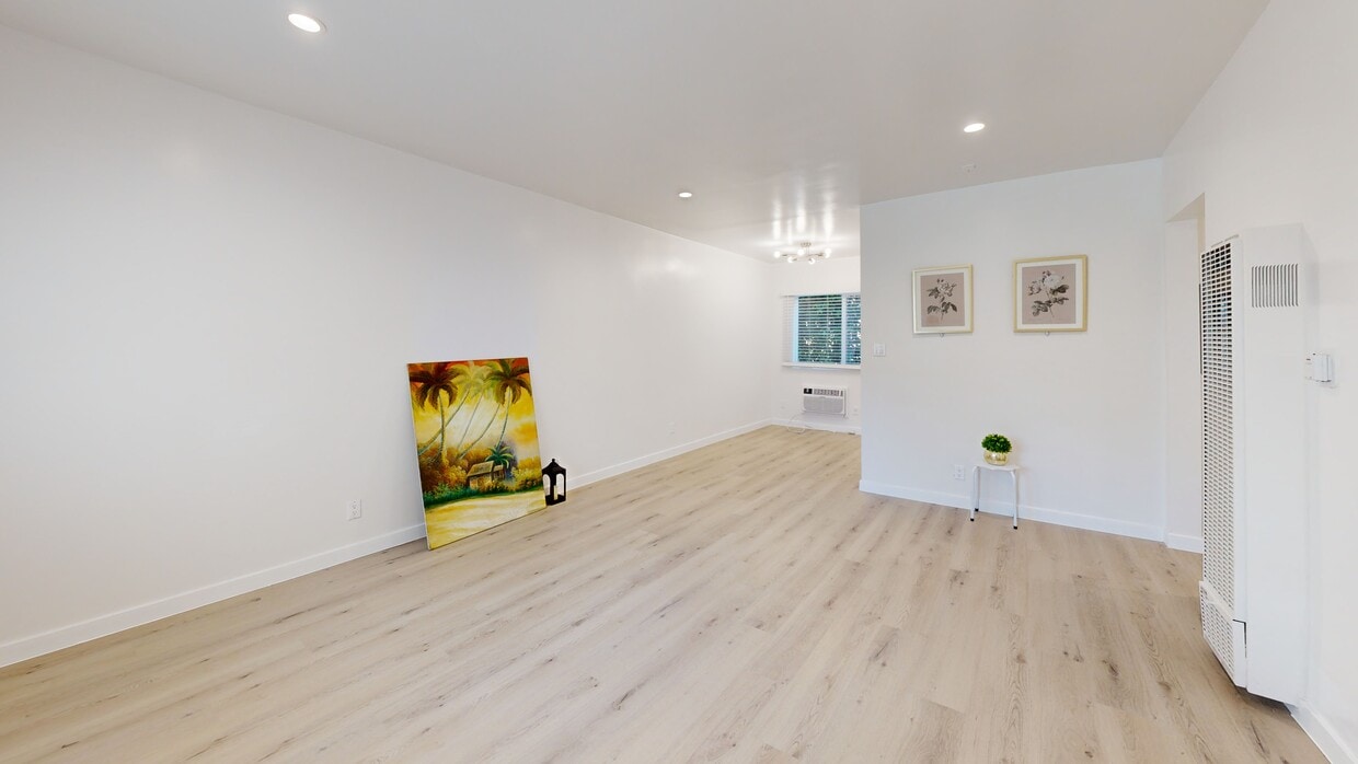 3D Tour - 13001 Vanowen St