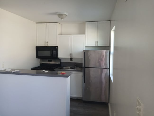Building Photo - 823 W 43rd Pl Rental