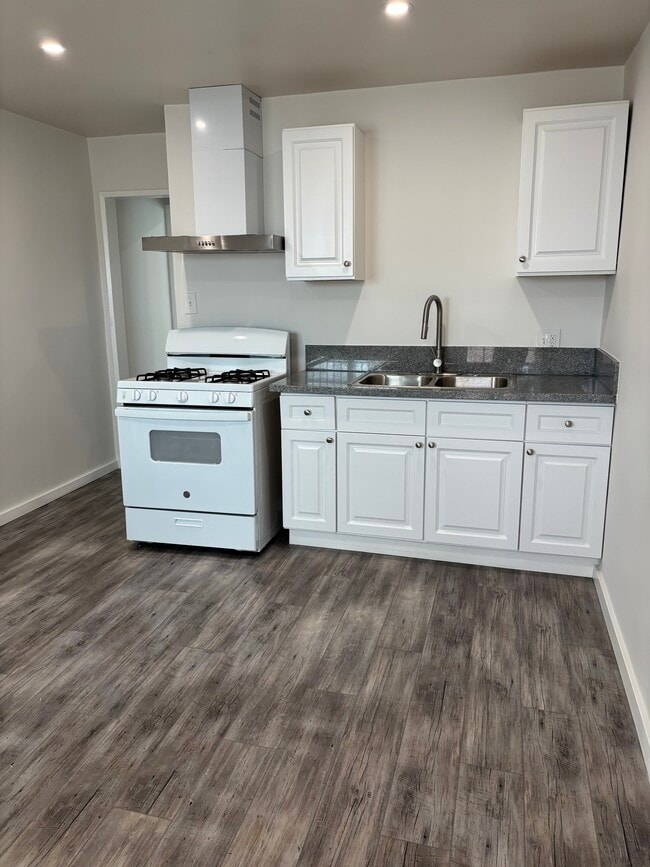 Building Photo - 12437 Rose Ave Unit A
