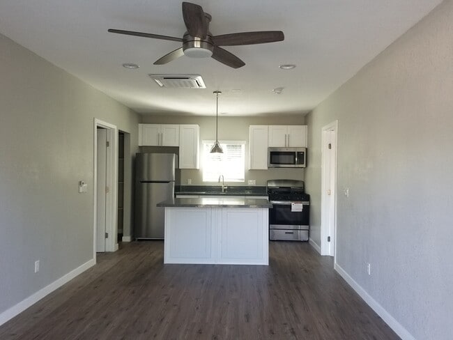 Photo - 5053 63rd St