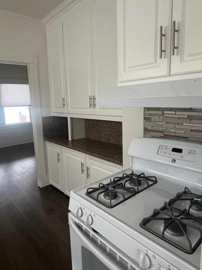 Photo - 640 W 16th St Unit 2