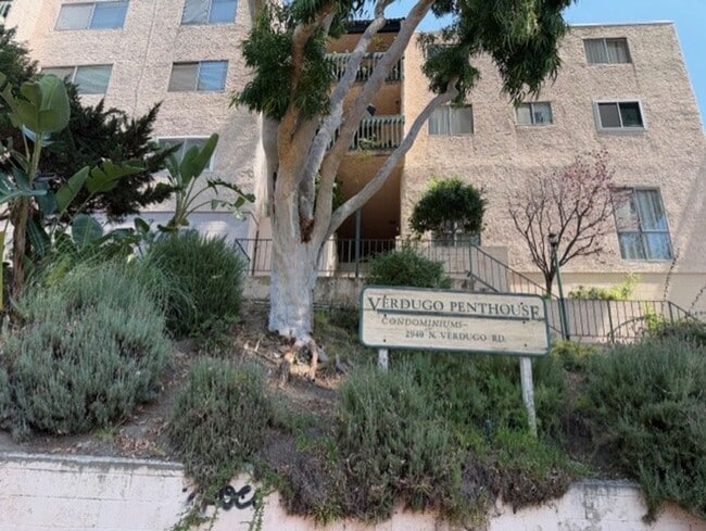 Building Photo - For Lease – Charming Condo in Glendale Hills Unit 323