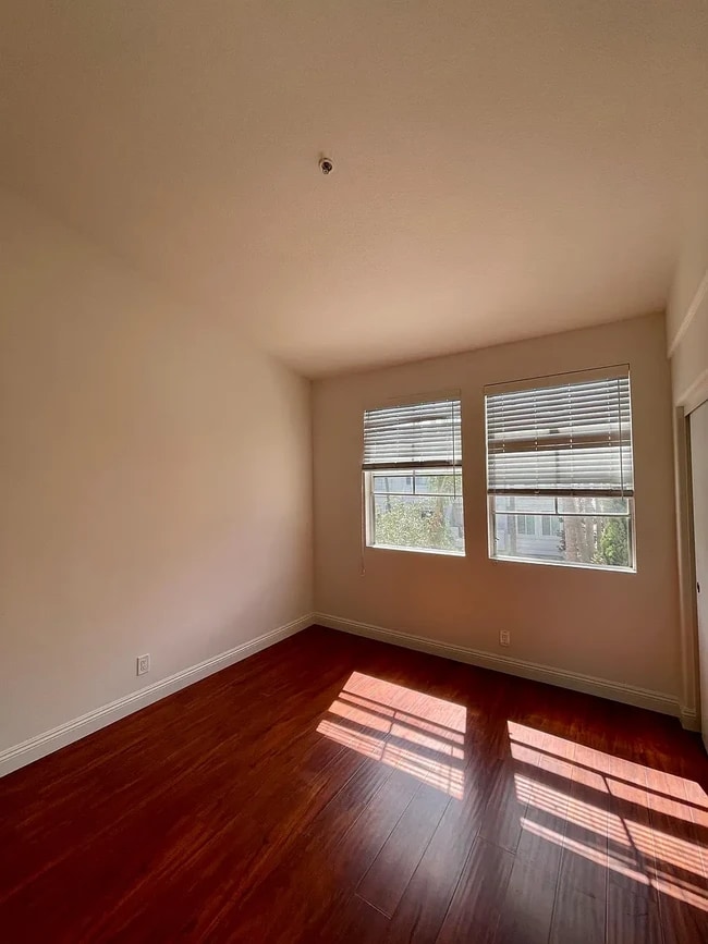 Photo - 5405 Marine Ave