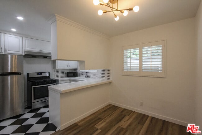 Building Photo - 12942 Moorpark St Unit 3 Rental