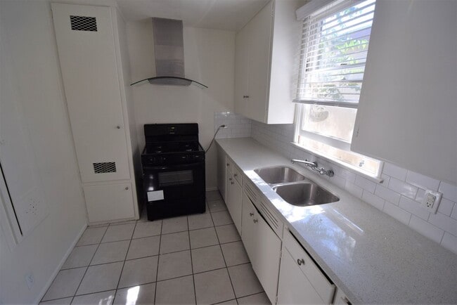 Photo - 14830 Dickens St Unit 04