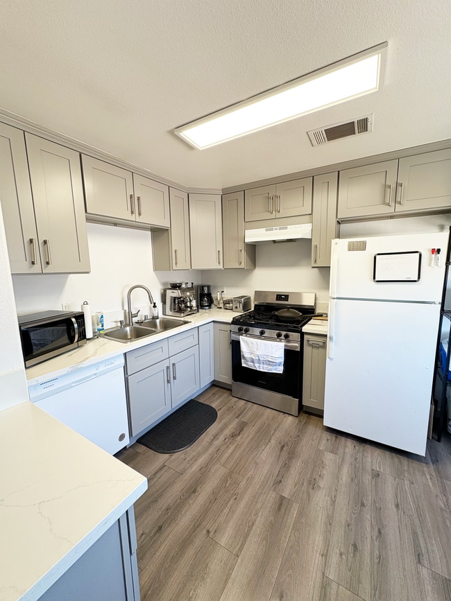 Photo - 6313 Palo Verde Ave Unit B