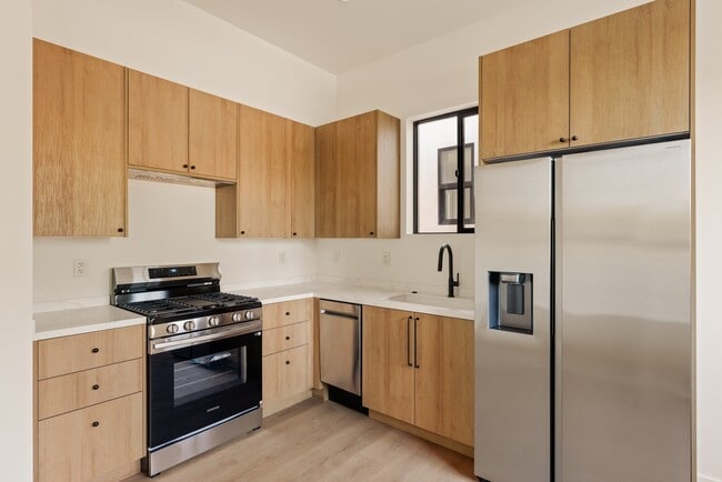 Photo - 17850 Saticoy St