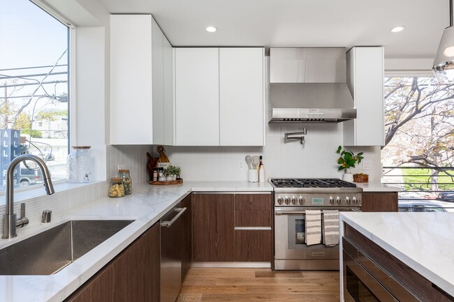 Building Photo - Brand New LUXURY 2026 Construction Homes in Silverlake! Unit 2820 Rowena Ave
