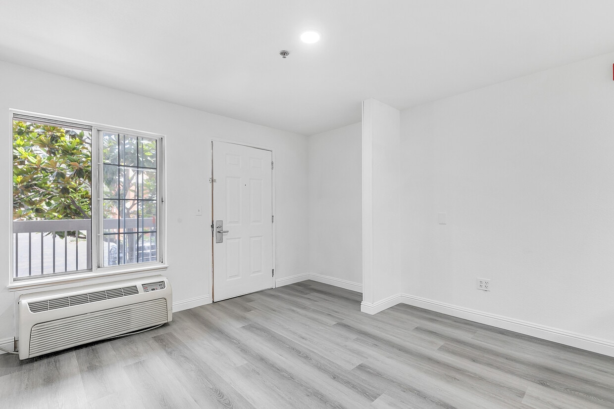 Floor Plan - Studio + 1 Bath