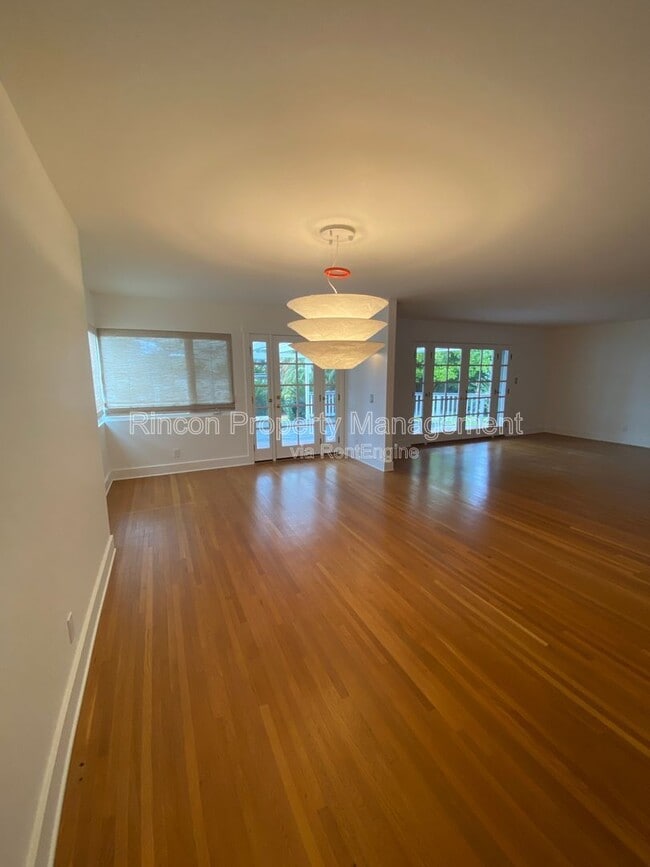 Photo - 373 Sierra Dr