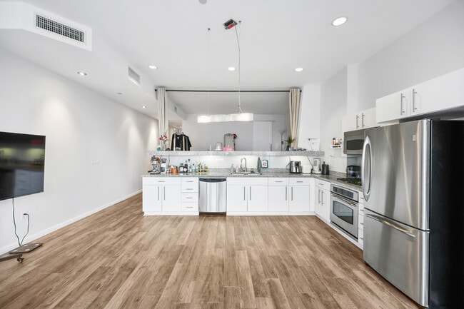Photo - 1100 Wilshire Blvd Unit 2607
