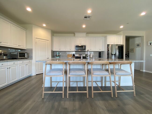 Photo - 45131 Landing Pl