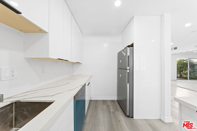 Photo - 825 16th St Unit B