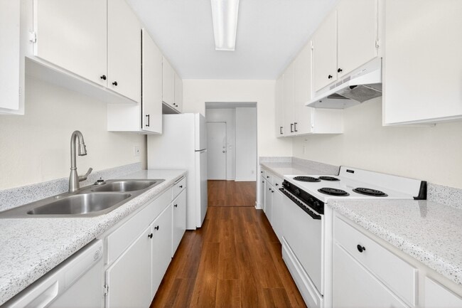 Photo - Serrano Apartments