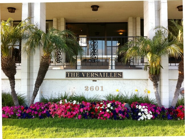 Front steps of The Versailles - 2601 E Ocean Blvd Unit 206