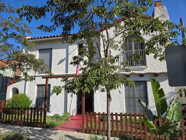 Photo - 1922 N Hoover St Unit 1922