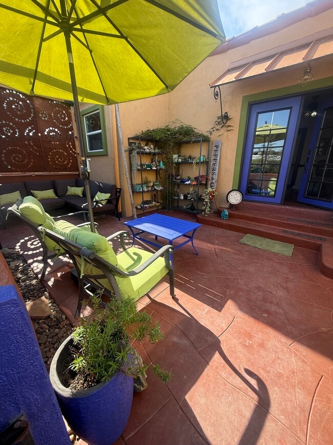 Front Patio - 302 E Vince St