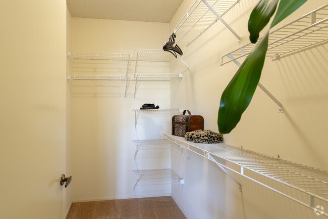 1BR,1BA-750SF - Cypress Point