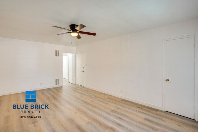 Building Photo - 12310 Chandler Blvd Unit 37