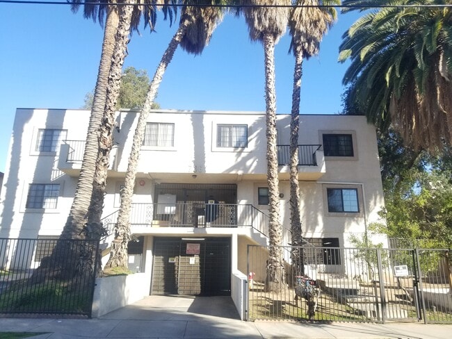 Building Photo - 736 N Garfield Ave Unit 101