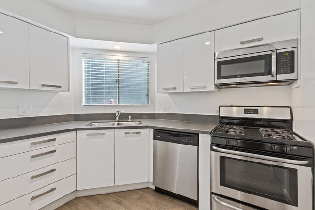 Photo - 810 Crenshaw Blvd