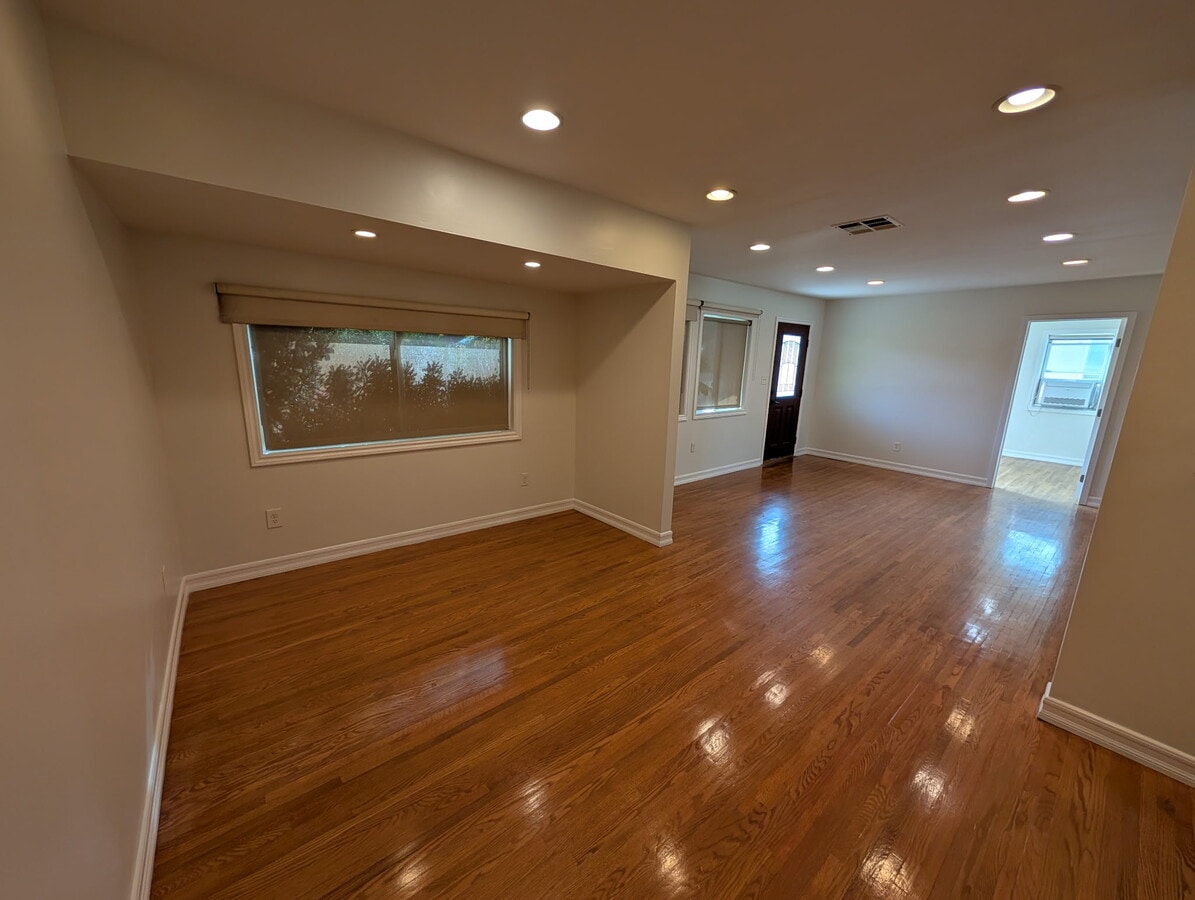 Photo - 5121 W 140th St