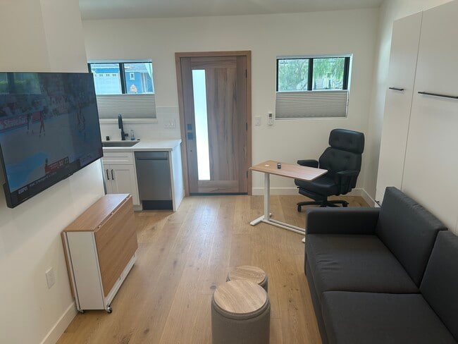 Photo - 3111 Oakhurst Ave