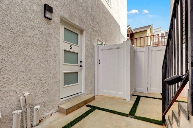 Photo - 644 Pier Ave