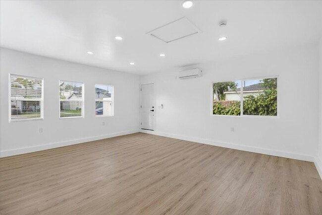 Photo - 2101 E 63rd St