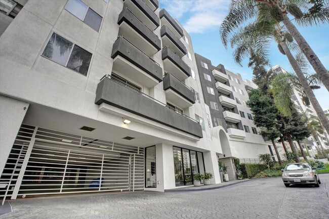 Building Photo - 10600 Wilshire Blvd