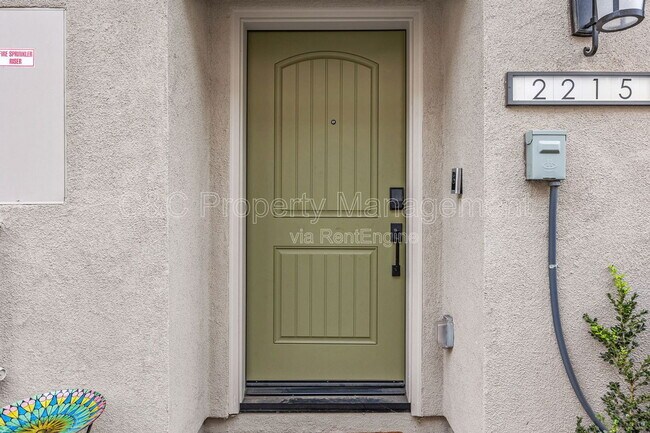 Photo - 2215 S Cordon Gln