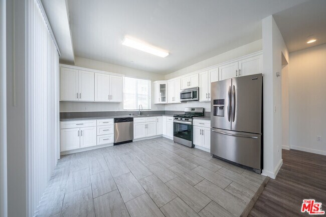 Building Photo - 5941 Barton Ave Unit 105 Rental