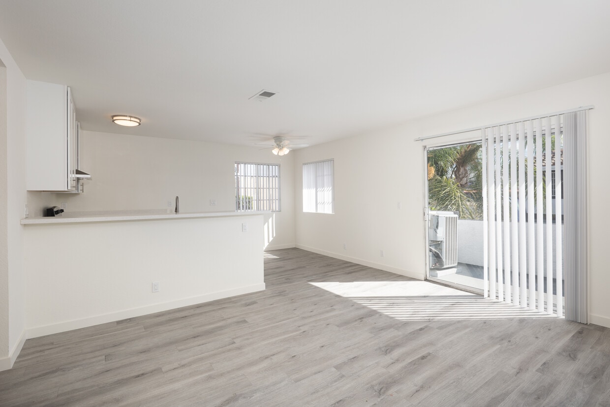 3D Tour - 875 N. Olive St.