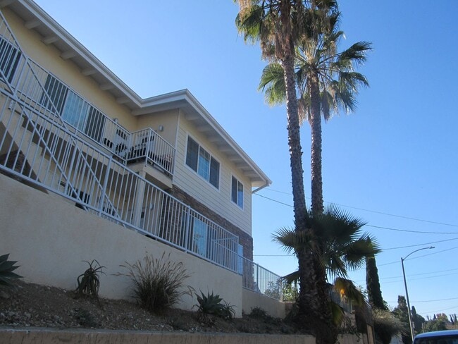 Building Photo - 1828-1828 Montrose St Unit 1