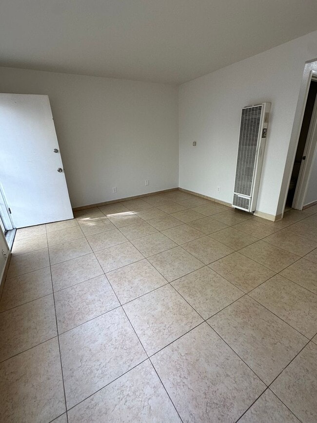 Photo - 2 Bedroom / 1 Bath Apartment for Rent Unit 7918 Bright Ave #A