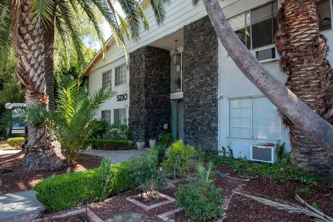 Building Photo - 5230 Vesper Ave