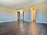 Photo - 970 Mission Dr