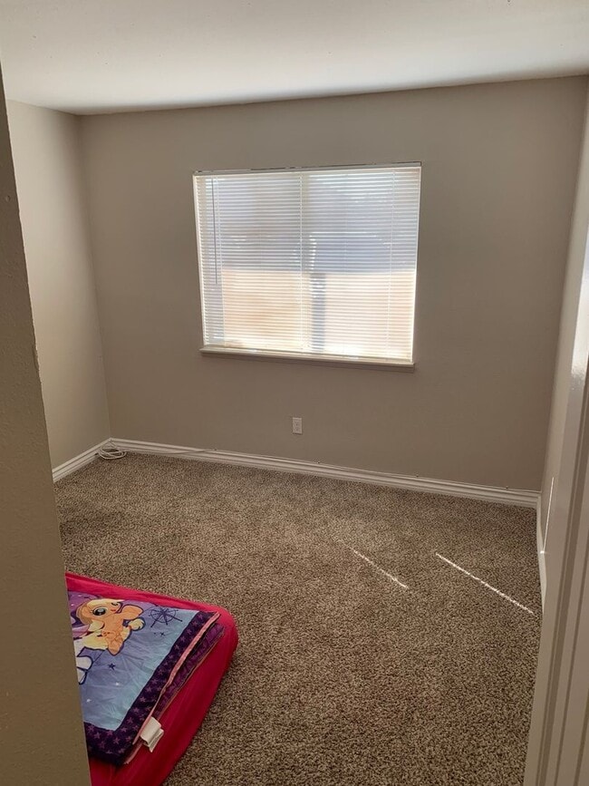 Photo - spacious 3 bedroom 2 bath home with large yard, indoor laundry room